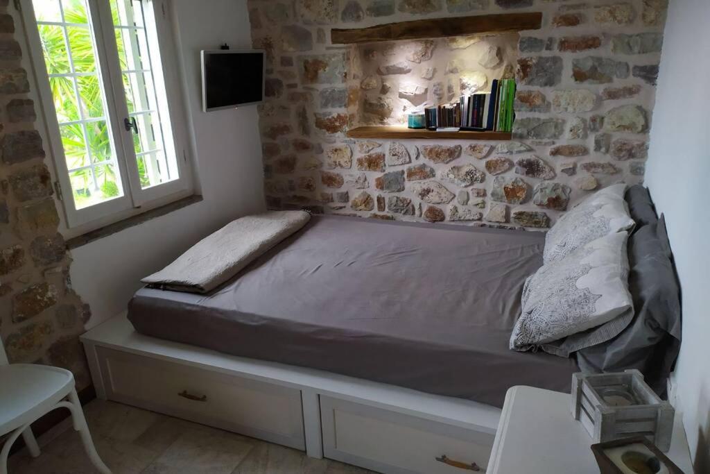 Klovino Beach House Douvia Esterno foto