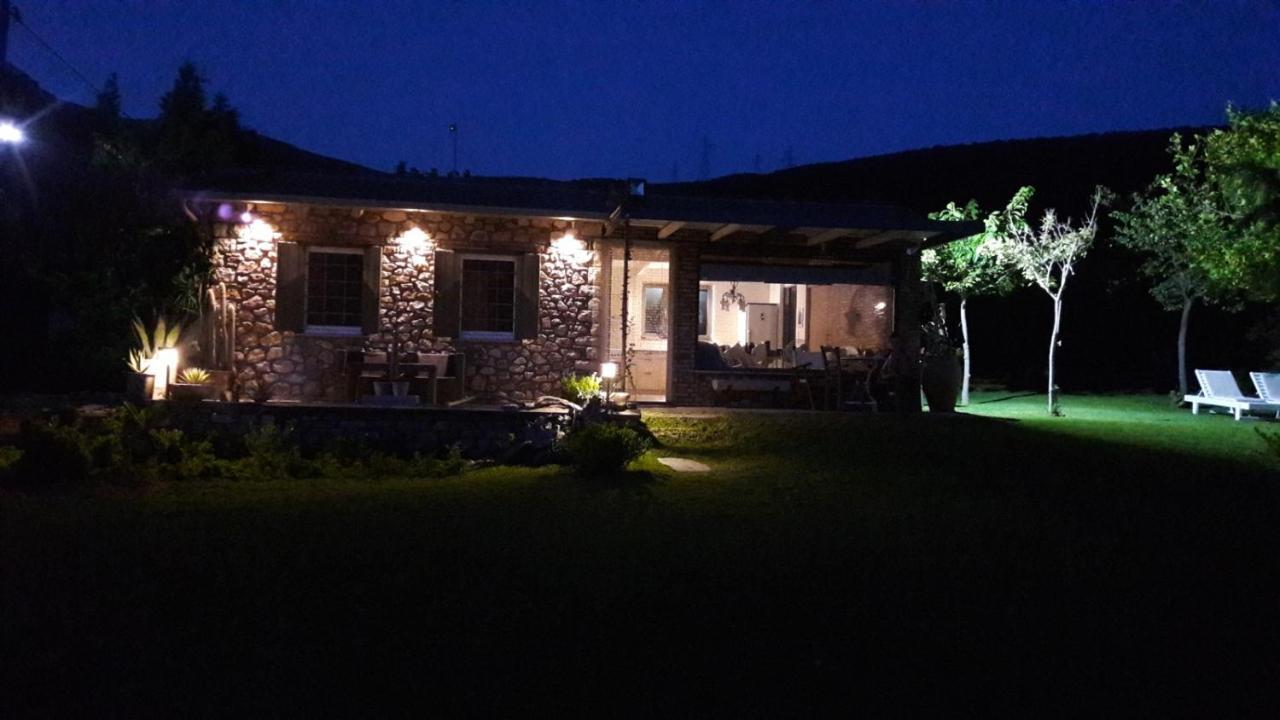 Klovino Beach House Douvia Esterno foto