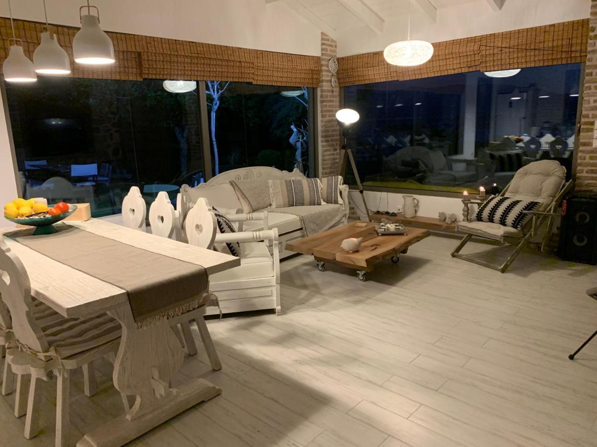 Klovino Beach House Douvia Esterno foto